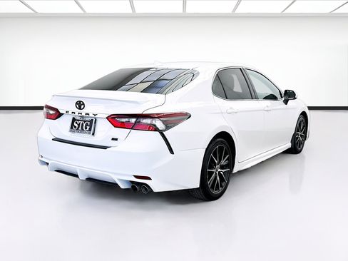 Used 2022 Toyota Camry SE w/ Convenience Package FWD image 4