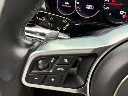 Used 2018 Porsche Panamera 4S image 33