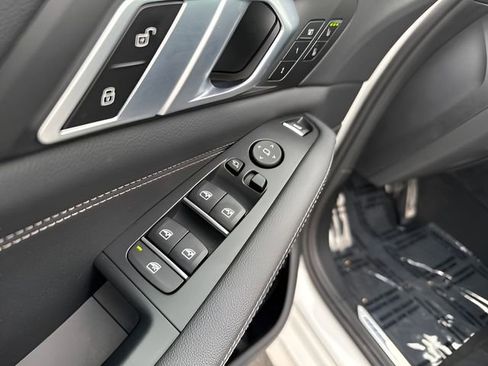 Certified 2022 BMW X5 xDrive40i w/ M Sport Package image 11