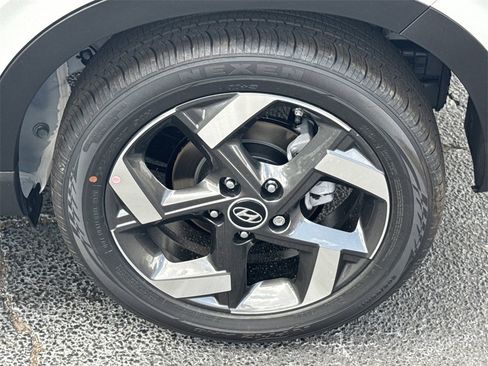 New 2025 Hyundai Venue Limited image 19