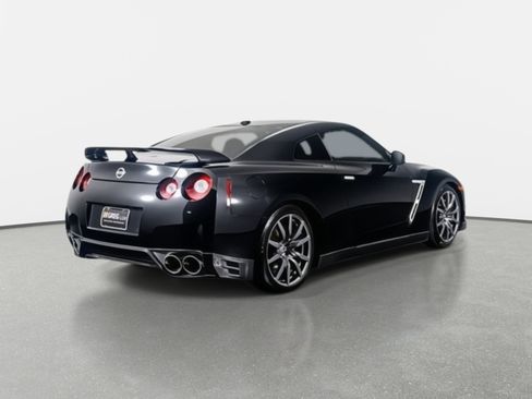Used 2015 Nissan GT-R Premium image 9