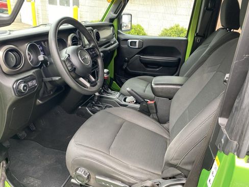 Used 2019 Jeep Wrangler Sport AWD/4WD image 7