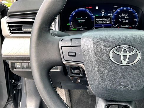 Used 2025 Toyota Camry XLE image 22