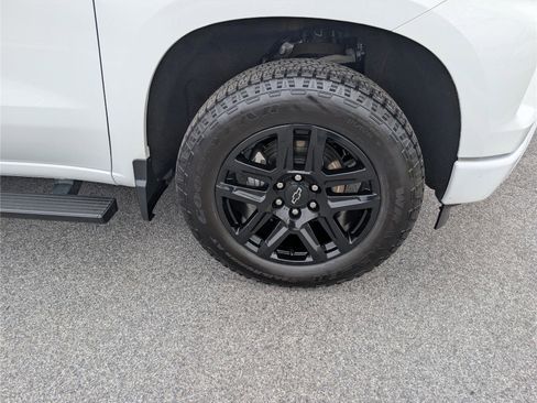 Used 2024 Chevrolet Silverado 1500 RST AWD/4WD image 9