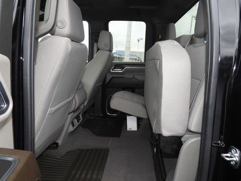 Used 2025 Chevrolet Silverado 2500 LT image 42