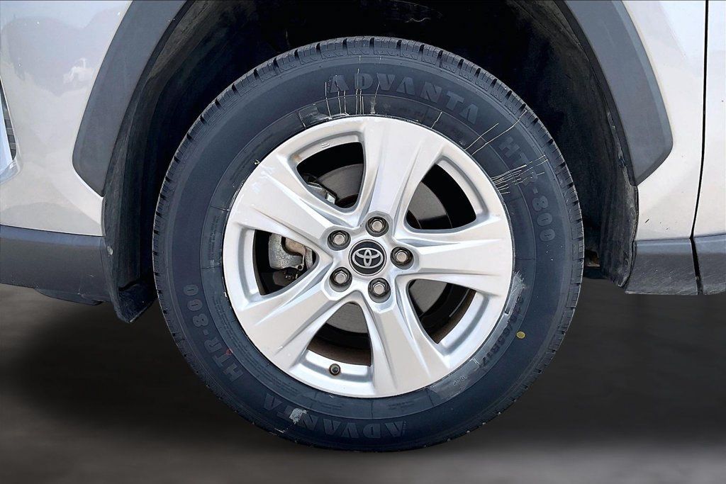 Used 2019 Toyota RAV4 XLE FWD image 33