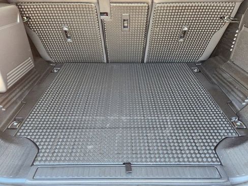 Used 2024 Land Rover Defender 110 S image 31