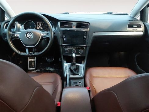 Used 2018 Volkswagen Golf Alltrack image 11