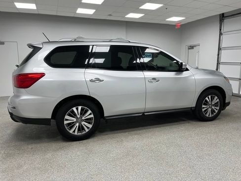 Used 2018 Nissan Pathfinder SV FWD image 11