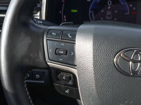 Used 2025 Toyota Camry SE image 24