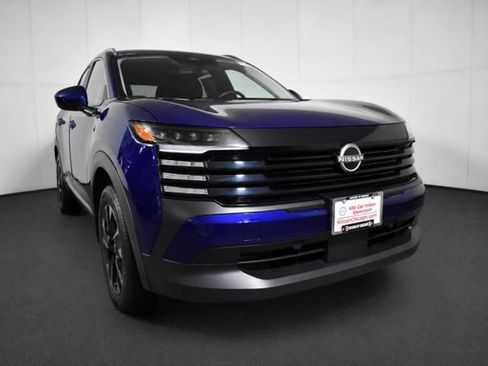 Used 2025 Nissan Kicks SV w/ SV Premium Package AWD/4WD image 3