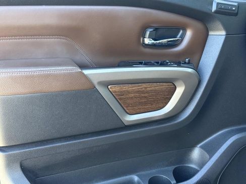 Certified 2022 Nissan Titan Platinum Reserve w/ Moonroof Package image 18