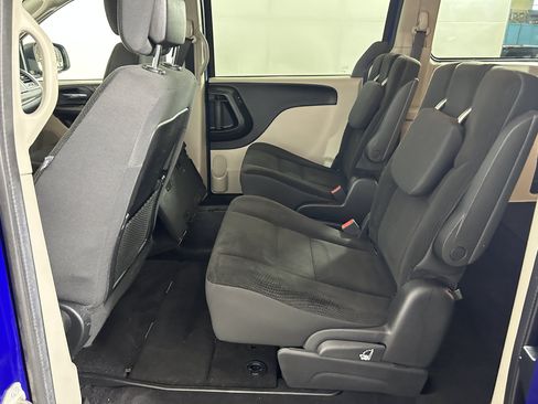Used 2019 Dodge Grand Caravan SE w/ UConnect Hands-Free Group FWD image 23