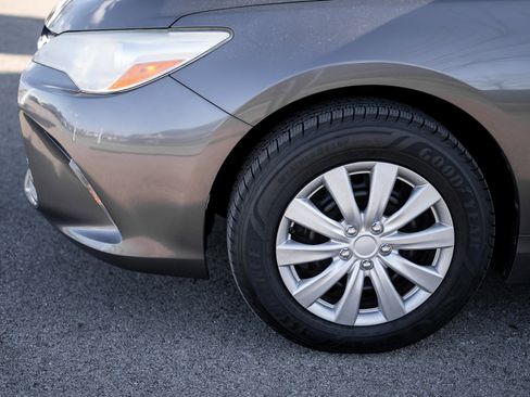 Used 2017 Toyota Camry LE image 9