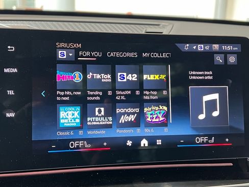 Used 2025 BMW X1 xDrive28i w/ Premium Package image 14