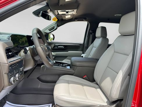 New 2026 Chevrolet Suburban LT w/ Comfort Package AWD/4WD image 19