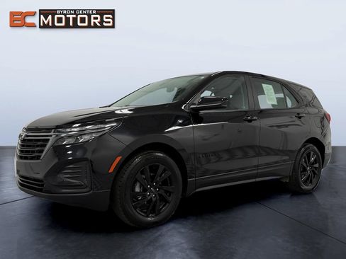 Used 2023 Chevrolet Equinox LS w/ Midnight Edition FWD image 2