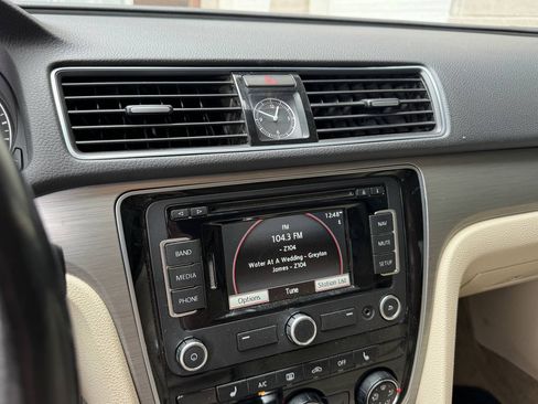 Used 2015 Volkswagen Passat TDI SE FWD image 20