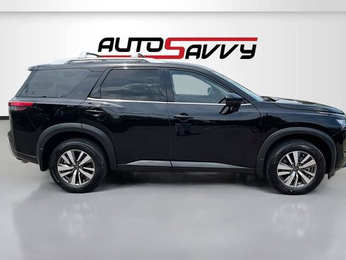 Used 2025 Nissan Pathfinder SL AWD/4WD image 8