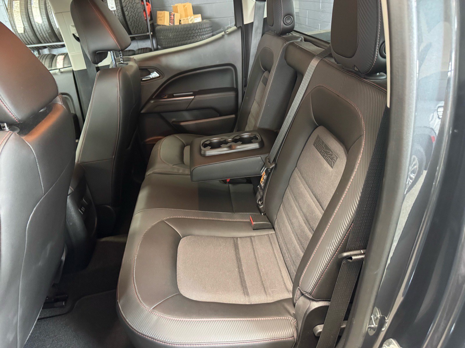 Used 2015 GMC Canyon SLE w/ All-Terrain Package AWD/4WD image 12