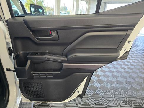 Used 2025 Toyota 4Runner SR5 image 39