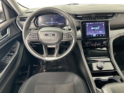 Used 2023 Jeep Grand Cherokee Laredo image 20