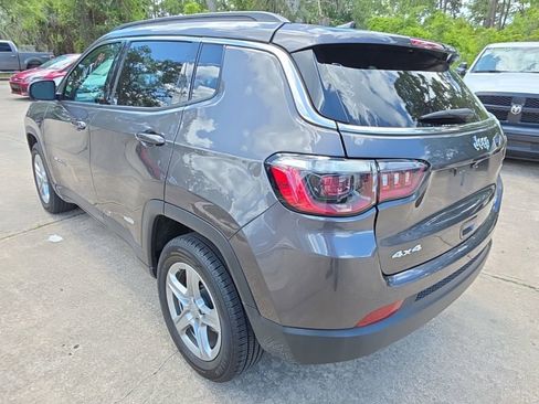 Used 2024 Jeep Compass Latitude image 6