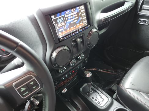 Used 2018 Jeep Wrangler Rubicon AWD/4WD image 25