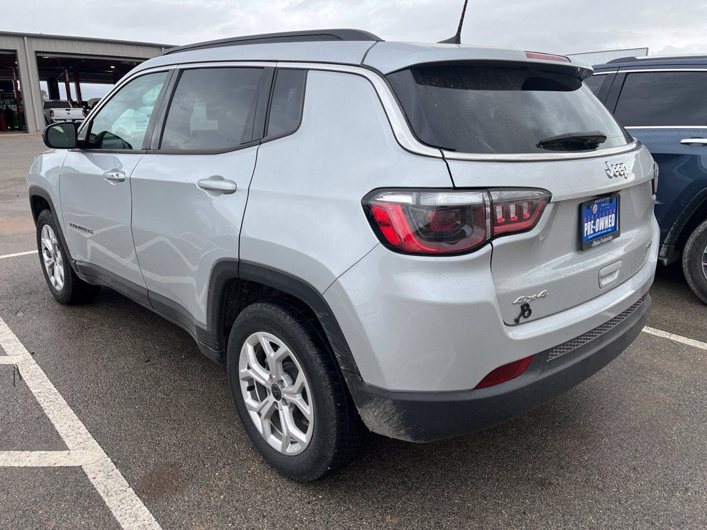 Used 2025 Jeep Compass Latitude AWD/4WD image 5