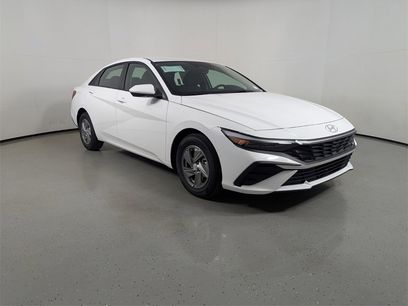 New 2025 Hyundai Elantra SE