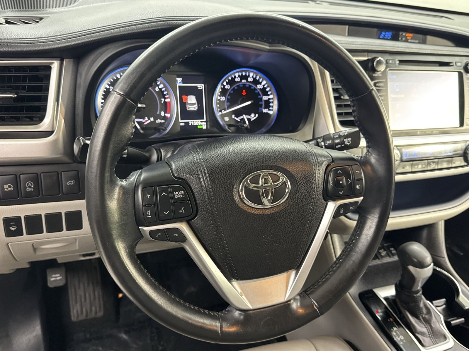 Used 2018 Toyota Highlander XLE AWD/4WD image 28