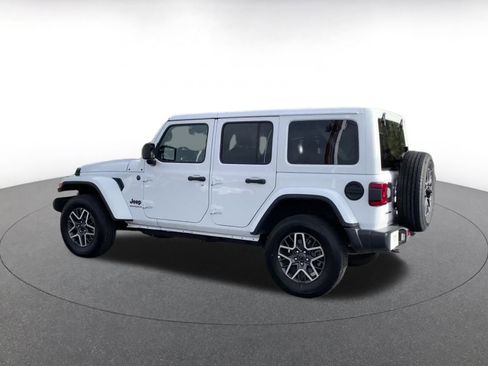 Used 2025 Jeep Wrangler Sahara image 10