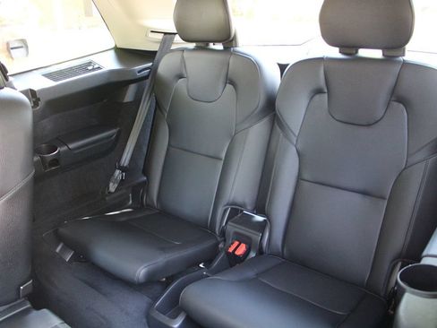Used 2019 Volvo XC90 T6 Momentum w/ Protection Package Premier AWD/4WD image 12