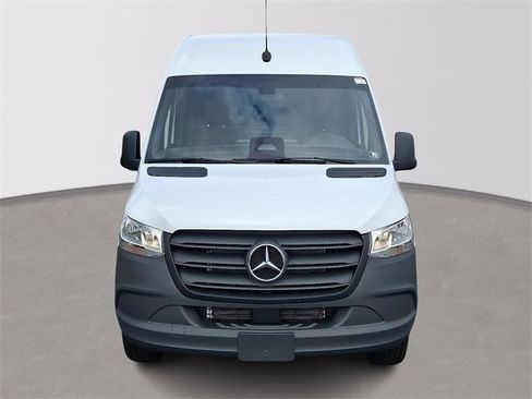 Used 2025 Mercedes-Benz Sprinter 2500 image 2