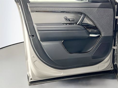 Used 2025 Land Rover Range Rover Sport Dynamic SE image 18