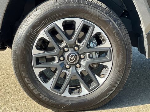 Certified 2025 Toyota Tundra Limited AWD/4WD image 42