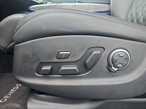 Used 2025 Genesis GV70 3.5T Sport w/ Sport Advanced Package image 15