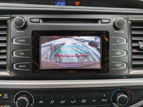 Used 2019 Toyota Highlander LE image 12