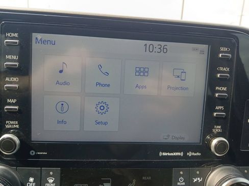 Used 2021 Toyota Highlander XLE FWD image 19