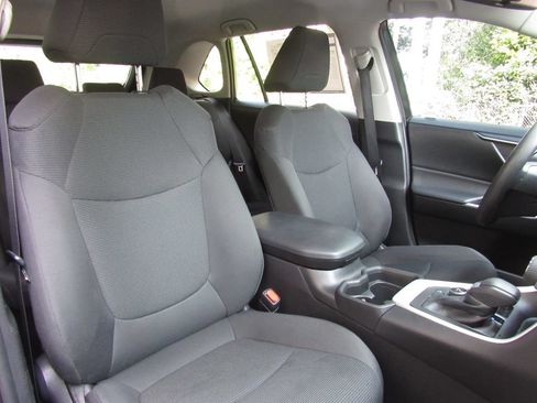 Certified 2021 Toyota RAV4 LE AWD/4WD image 19