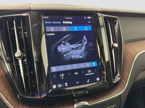 Certified 2023 Volvo XC60 B5 Plus w/ Climate Package image 16