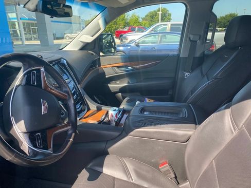 Used 2018 Cadillac Escalade Premium Luxury AWD/4WD image 5