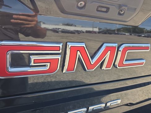 Used 2022 GMC Sierra 1500 SLT w/ SLT Premium Plus Package RWD image 15