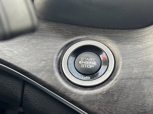Used 2022 Jeep Grand Cherokee Overland w/ Luxury Tech Group IV AWD/4WD image 24