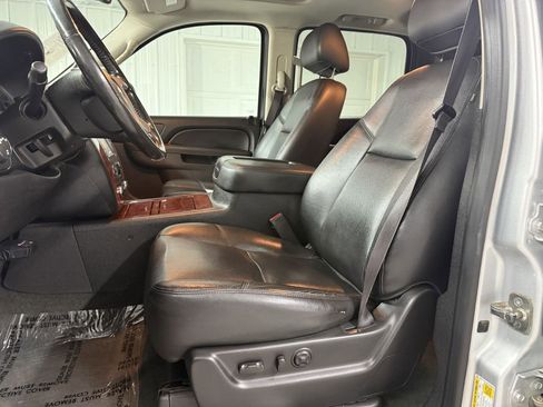Used 2013 Chevrolet Avalanche LTZ image 11