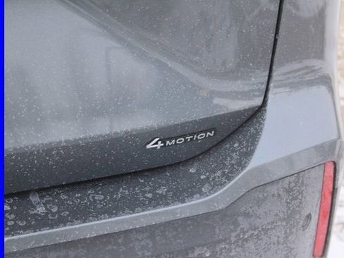 Used 2025 Volkswagen Tiguan SE image 8