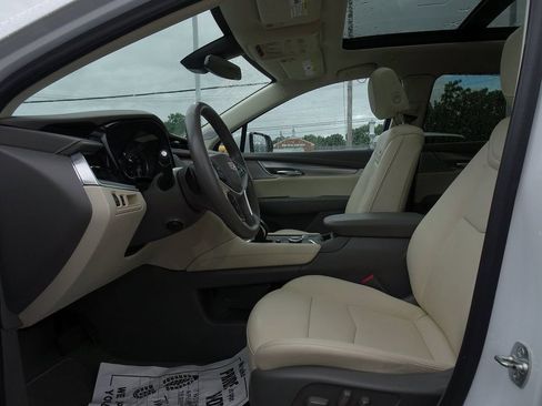 Used 2024 Cadillac XT5 Premium Luxury AWD/4WD image 8