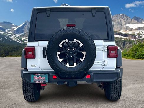 Used 2025 Jeep Wrangler Unlimited Rubicon AWD/4WD image 4