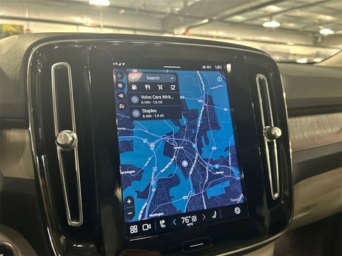 Certified 2023 Volvo XC40 B5 Ultimate w/ Protection Package Premier image 16