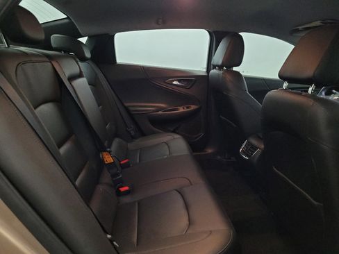 Used 2018 Chevrolet Malibu LT w/ Leather Package FWD image 19